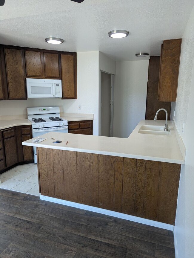 Building Photo - 3 Bed/2 Bath Townhome in Poway