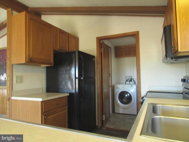 Building Photo - 14446 Slim St