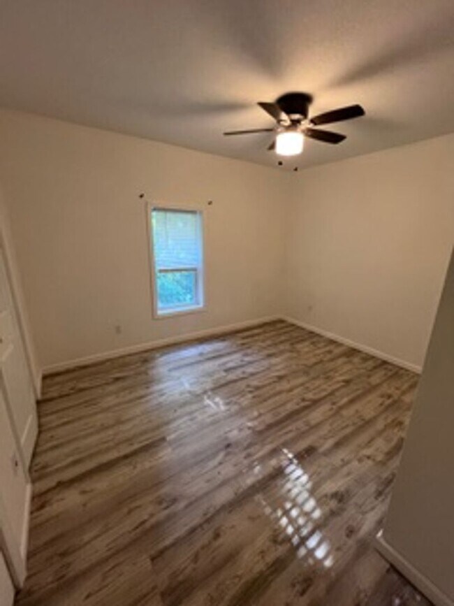 Building Photo - 4703 Wildwood Rd