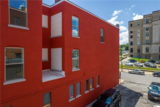 Building Photo - 221 Elizabeth St