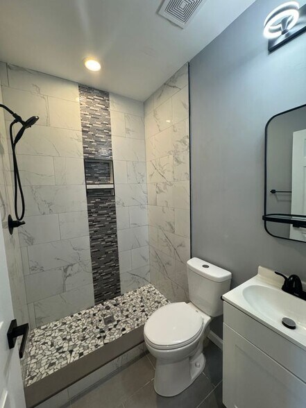 Building Photo - 2731 Mura St