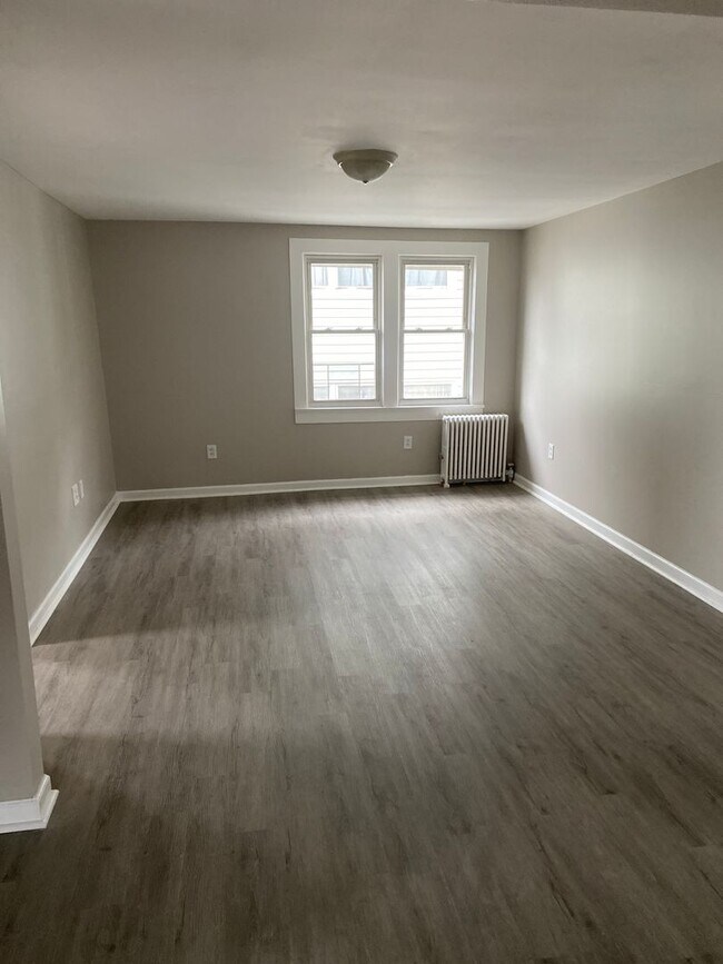 Building Photo - 142 Walnut St