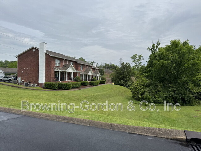 Building Photo - 7470 Charlotte Pike