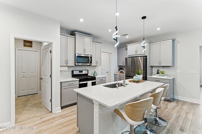 Building Photo - 105 Meadow Creek Dr