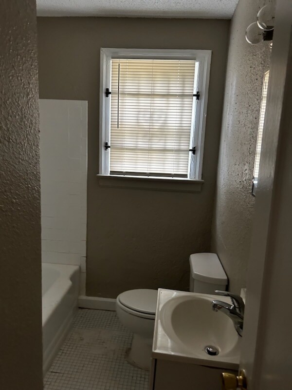 Building Photo - 5616 Calvin Ave