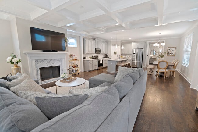 Building Photo - 2509A Solon Dr