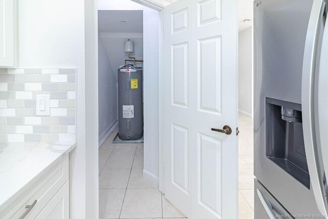 Building Photo - 356 SE Bloxham Way