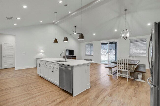 Building Photo - 6509 Shady Ln
