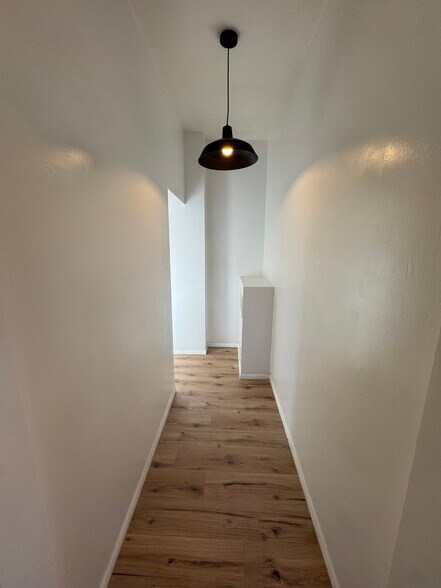 Building Photo - 647 W 48th Pl
