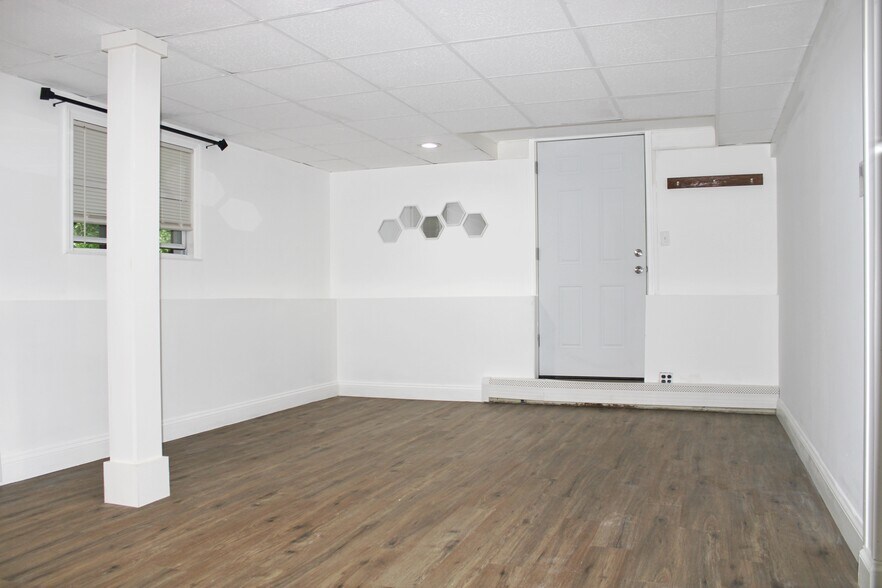 Building Photo - 53 Andover Dr
