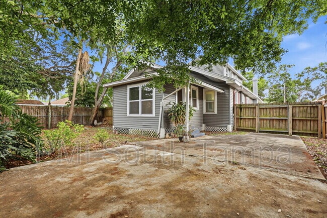 Building Photo - 203 W Emma St