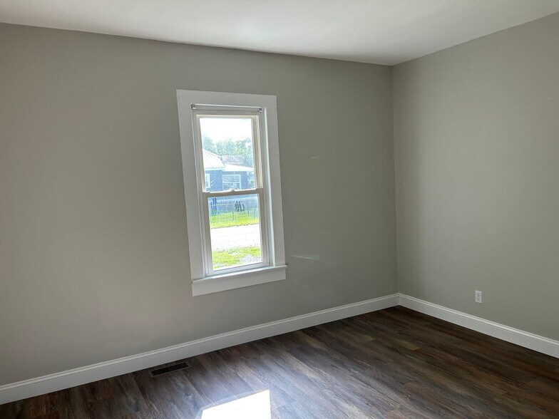Building Photo - 573 Patterson Rd