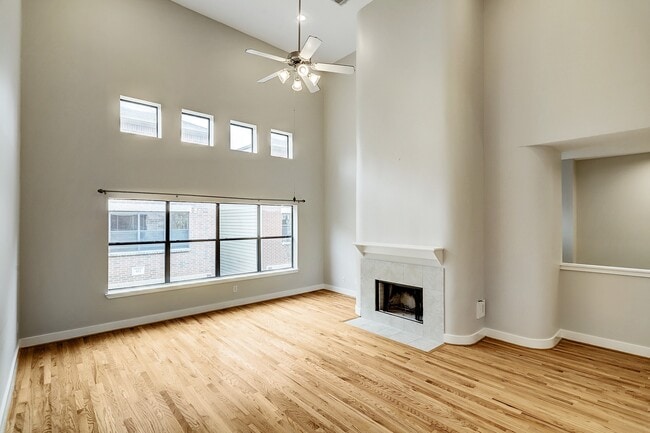 Building Photo - 425 W 26th St