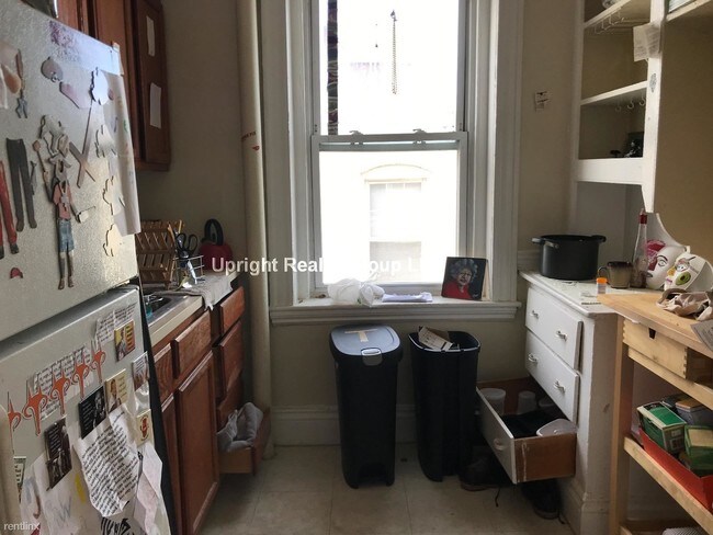 Building Photo - 161 Kelton St