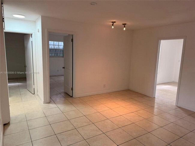 Building Photo - 4401 N Australian Ave