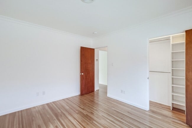 Building Photo - Charming 3 Bedroom Kensington Home