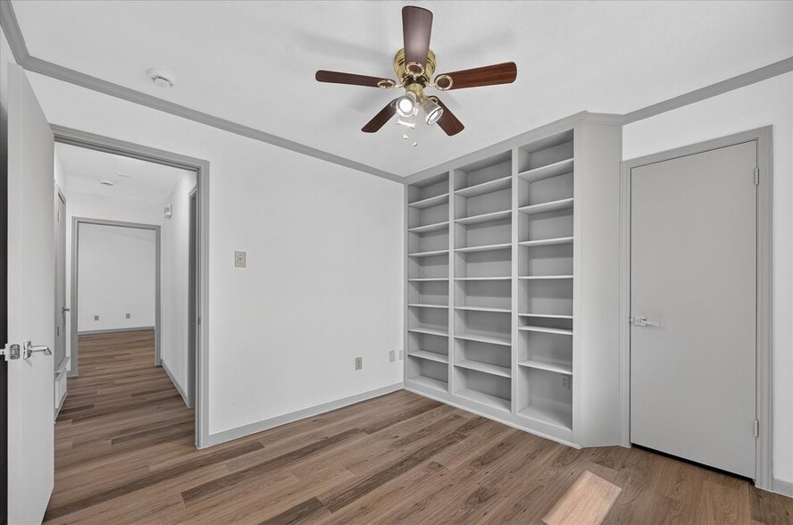Building Photo - 2516 Lawnview Dr