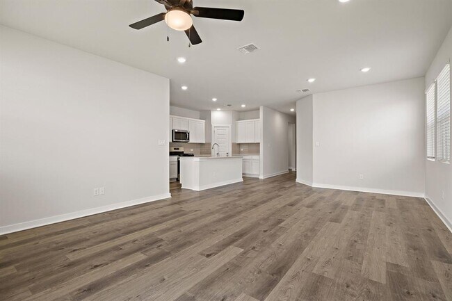 Building Photo - 2415 Ekvall Dr