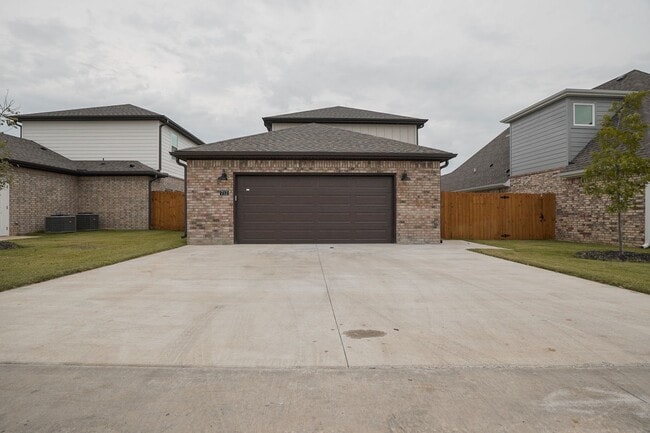 Building Photo - 4 Bedroom 3.5 bath home in Fayetteville!