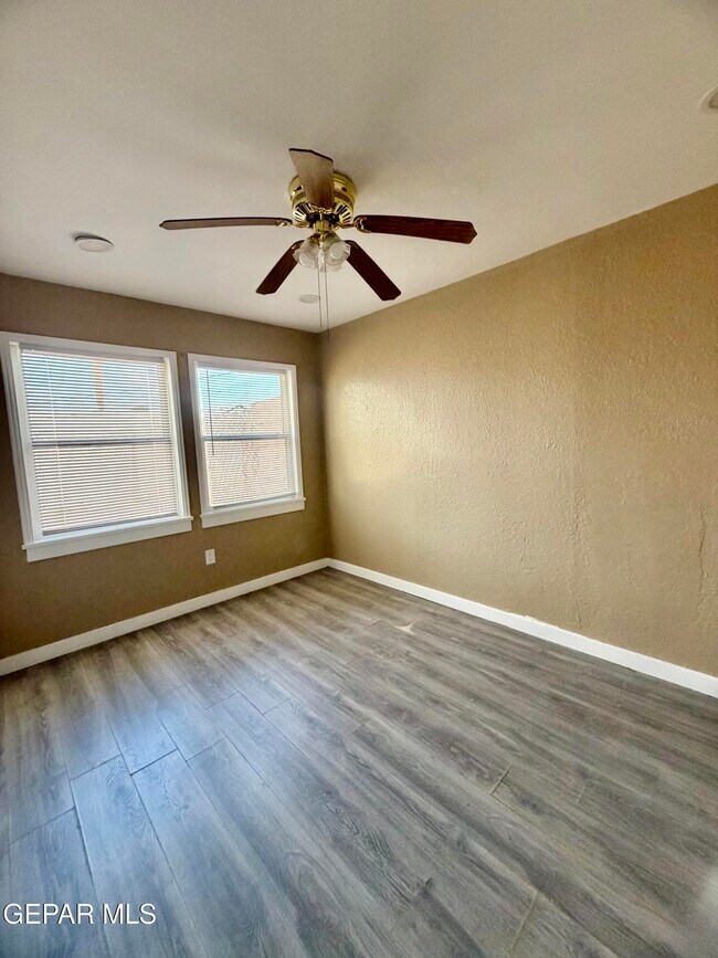 Building Photo - 601 Lomaland Dr