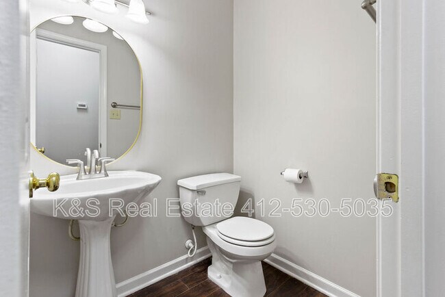 Building Photo - 122 Manor View Dr