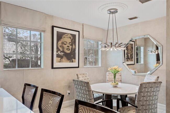 Building Photo - 5801 Pine Tree Dr