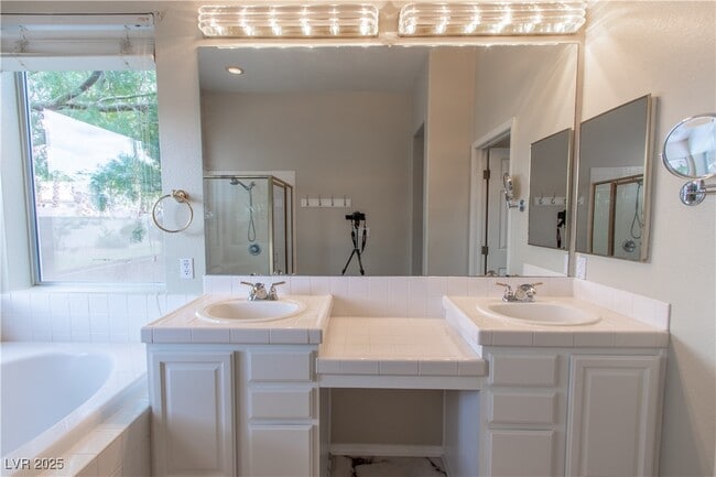 Building Photo - 6313 W Crestfield Ave