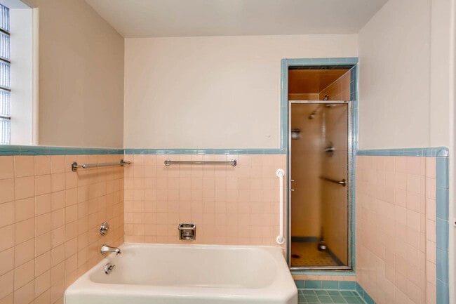 Building Photo - Laurelhurst View Home