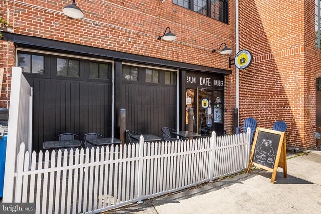 Building Photo - 710 S Charles St