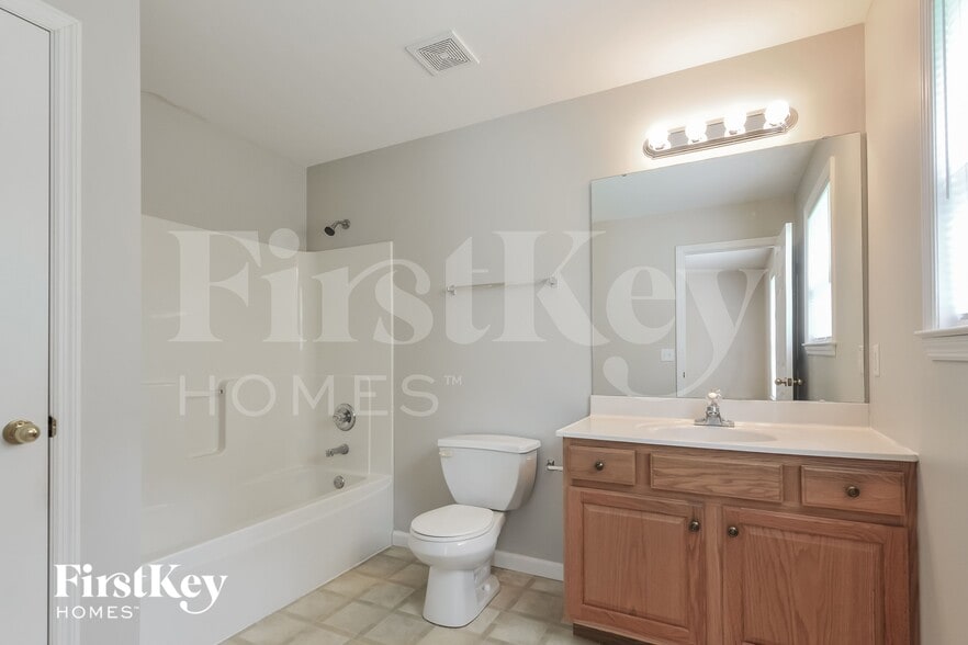 Building Photo - 224 Victoria Dr