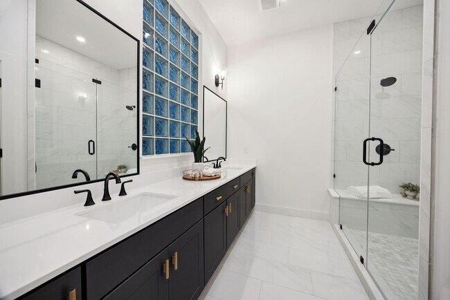 Building Photo - 2121 A Hoskins Dr