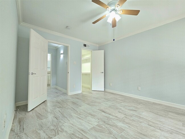 Building Photo - 9700 Leawood Blvd