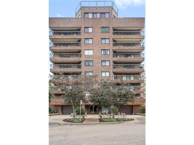 Building Photo - 2885 Knox Ave S