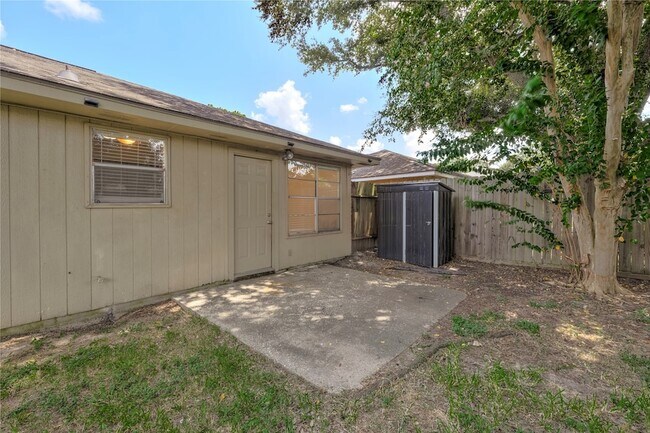 Building Photo - 14119 Bella Dr