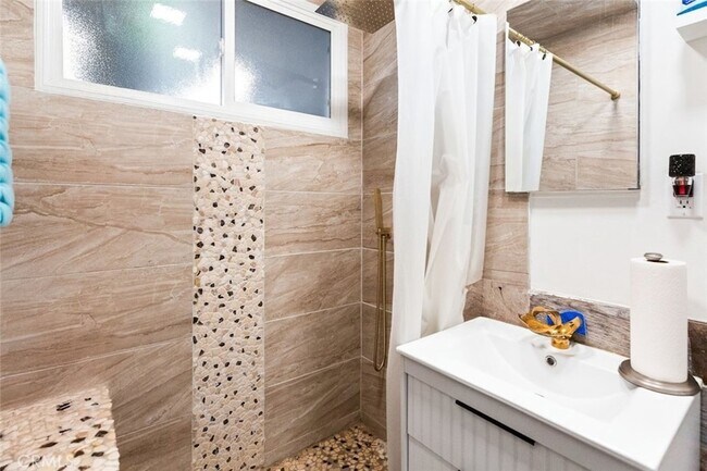 Building Photo - 11377 Gaynor Ave