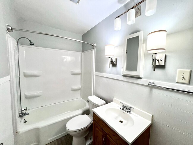 Building Photo - 3 Bedrooms Walking Distance to KSU!