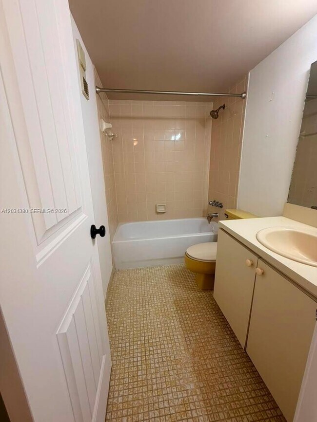 Building Photo - 1480 W 46th St