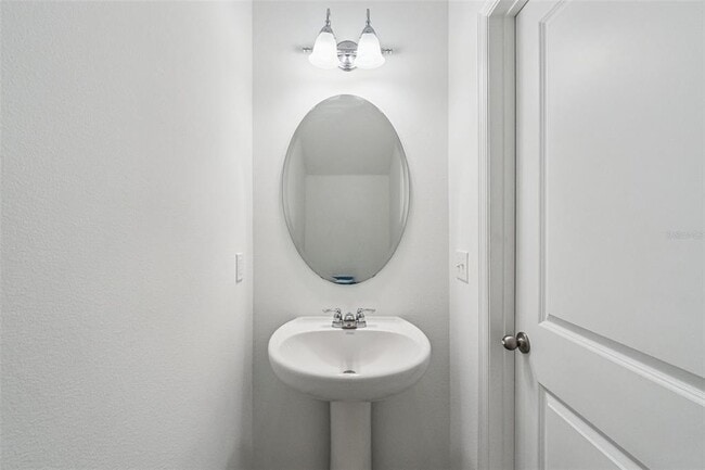 Building Photo - 5931 Chestnut Grv Pl