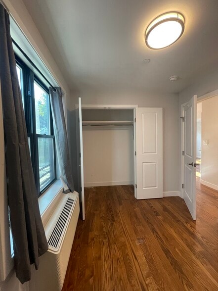 Building Photo - 3592 Greystone Ave