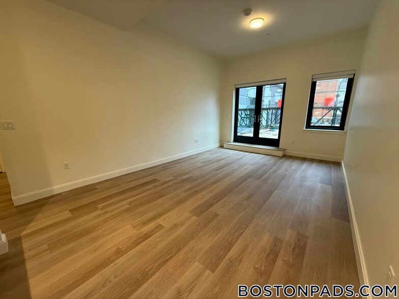 Building Photo - 1079 Commonwealth Ave