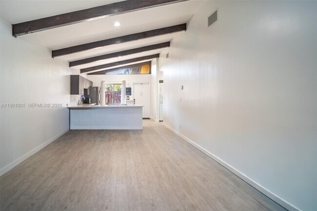 Building Photo - 135 Essex Rd