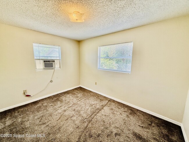 Building Photo - 2245 Dolphin Rd