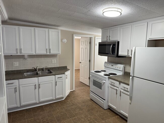 Building Photo - 1214 Cooper St