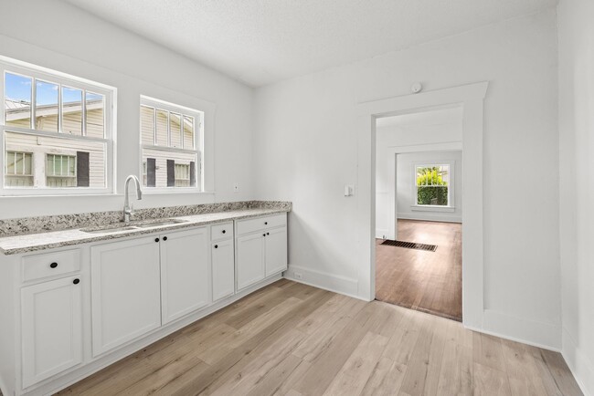 Building Photo - Charming 3 Bedroom, 2 Bathroom house