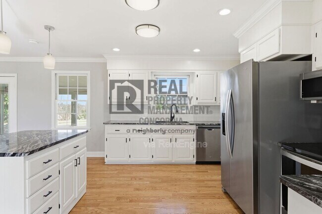 Building Photo - 1246 S Russell St