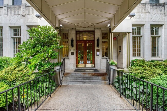 Building Photo - 1 Bedroom Meridian Hill Oasis - Between Ad...