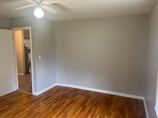 Building Photo - 212 W 5th St