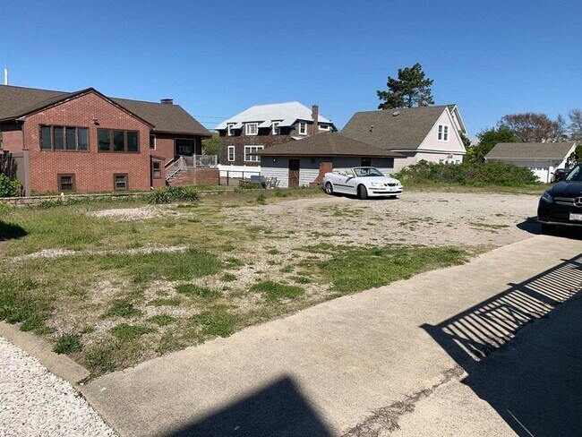 Building Photo - 93 Beach Ave