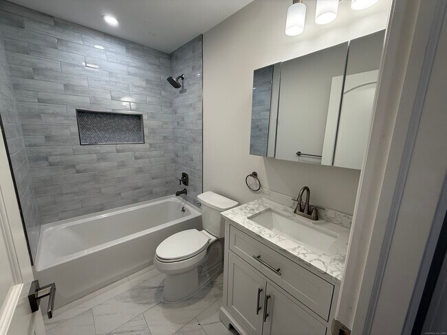 Building Photo - 50 Greenhouse Rd