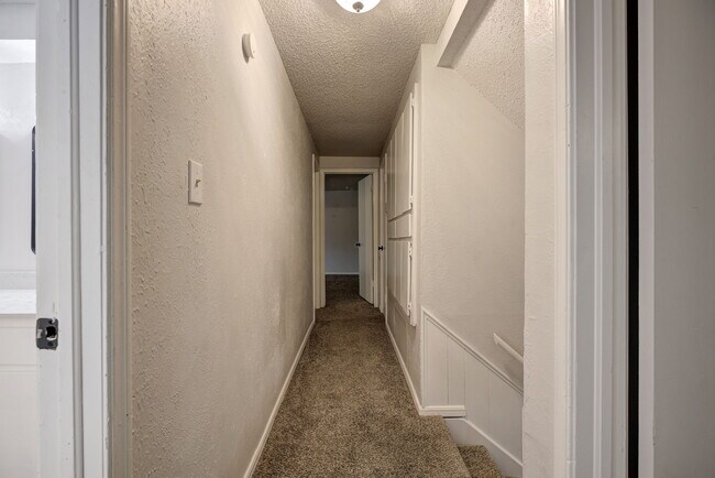 Building Photo - 1707 Ridgemont Cir